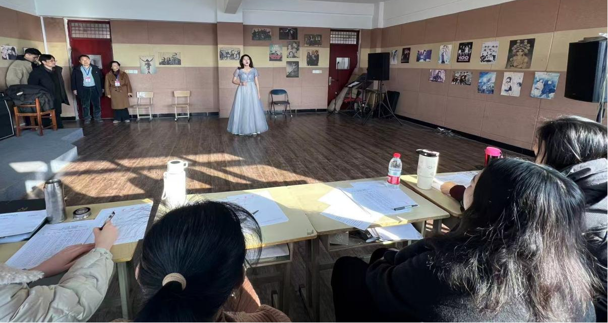 尹春光到音乐学院巡查期末考试工作