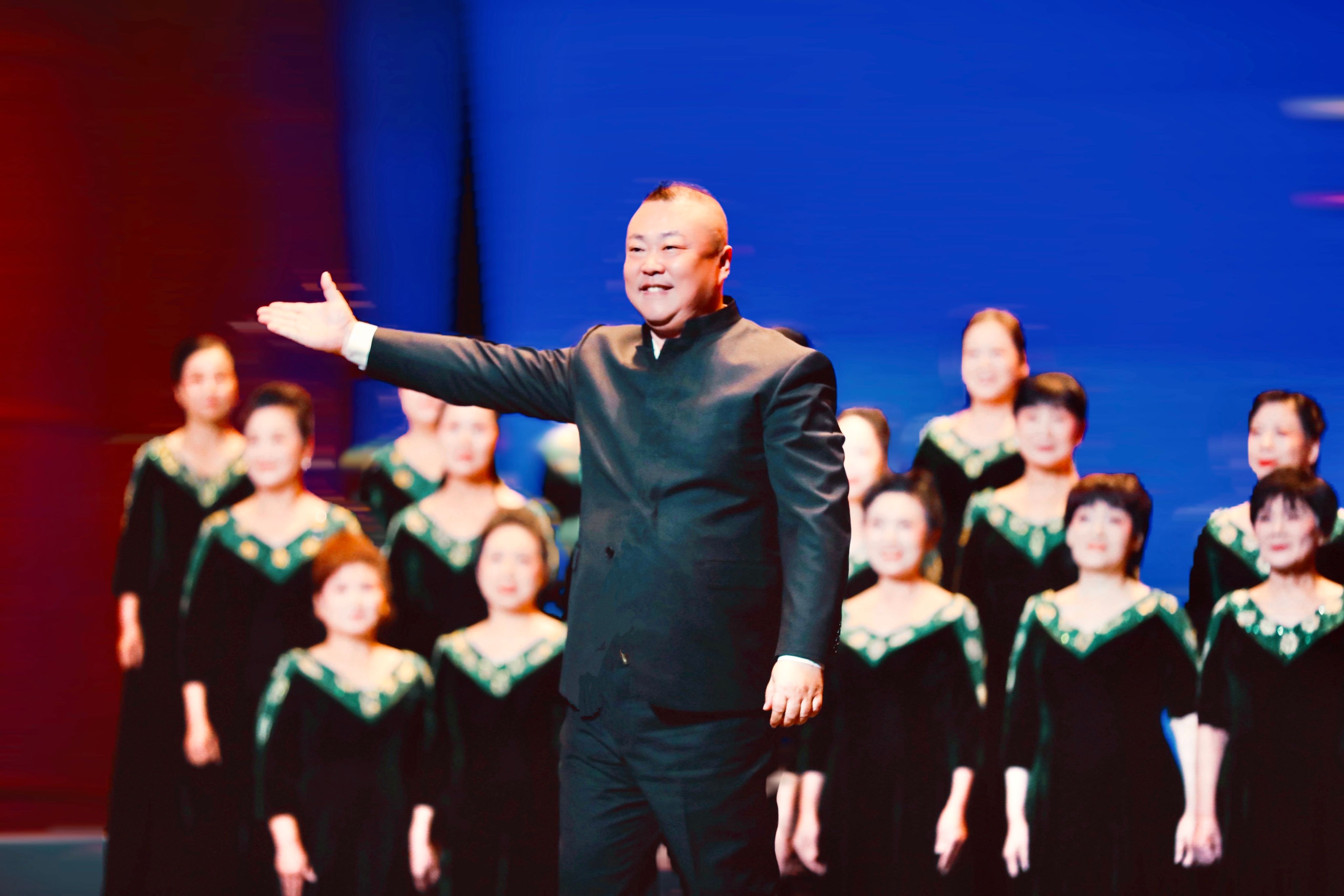 音乐学院王峰副教授率团斩获全国合唱比赛多项大奖